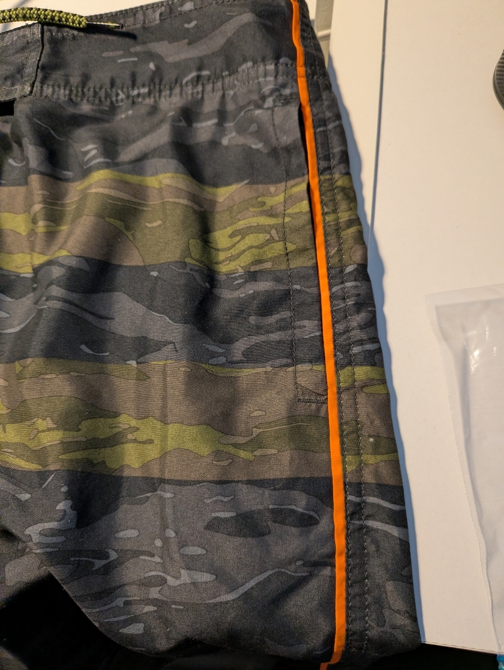 American Eagle Men’s Board Shorts Large Tiger Camo Green Gray Orange Piping - Picture 4 of 11